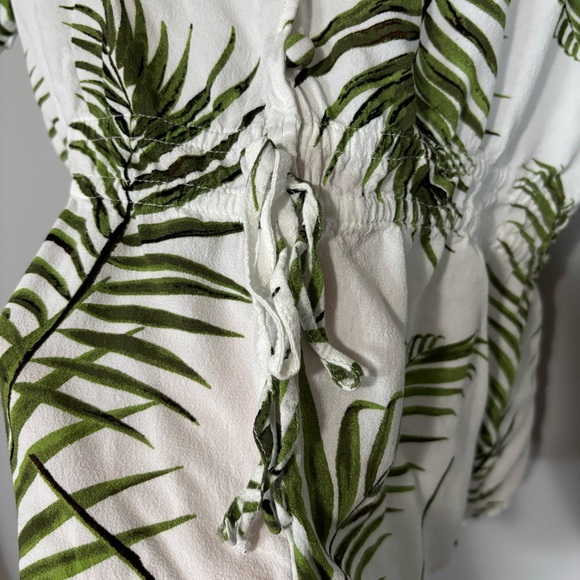 * 3‎ for $19 * Lily Morgan Tropical Leaf Top - Medium - Picture 6 of 8